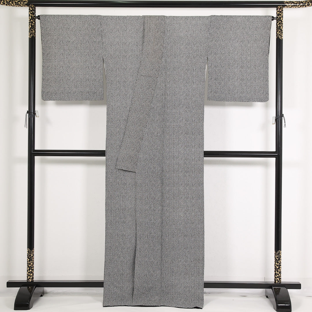 洗える着物 小紋 袷 身丈168cm 裄丈68cm ポリエステル Aランク インフォーマル 広衿 XSサイズ 鹿の子柄 黒系 RP 1221-17539
