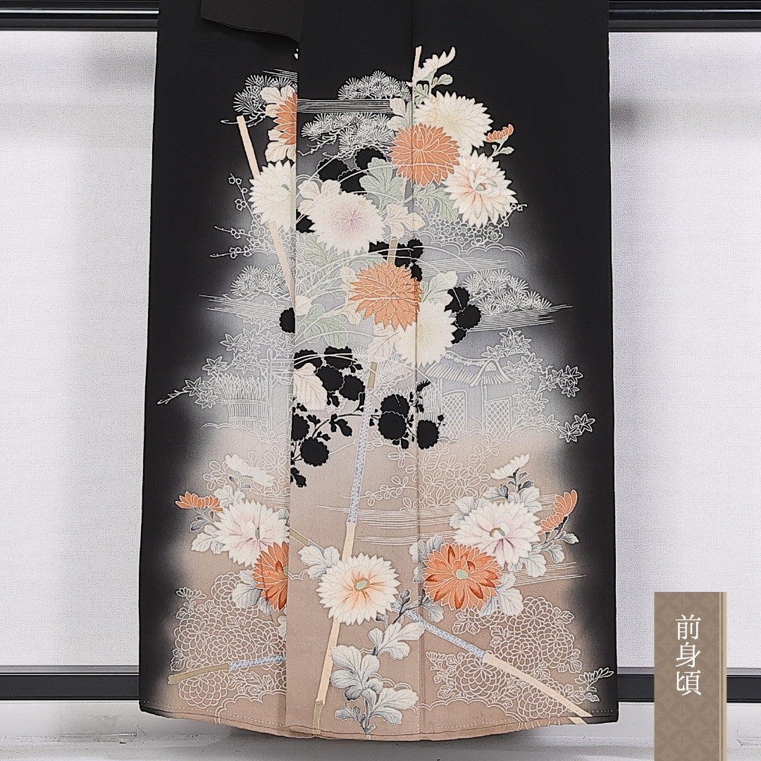 アンティーク 黒留袖 袷 身丈154cm 裄丈64cm 正絹 Bランク 五つ紋 (丸に隅立て四ツ目) 広衿 Sサイズ 金彩 茶屋辻 菊 黒系 RP 1213-06576