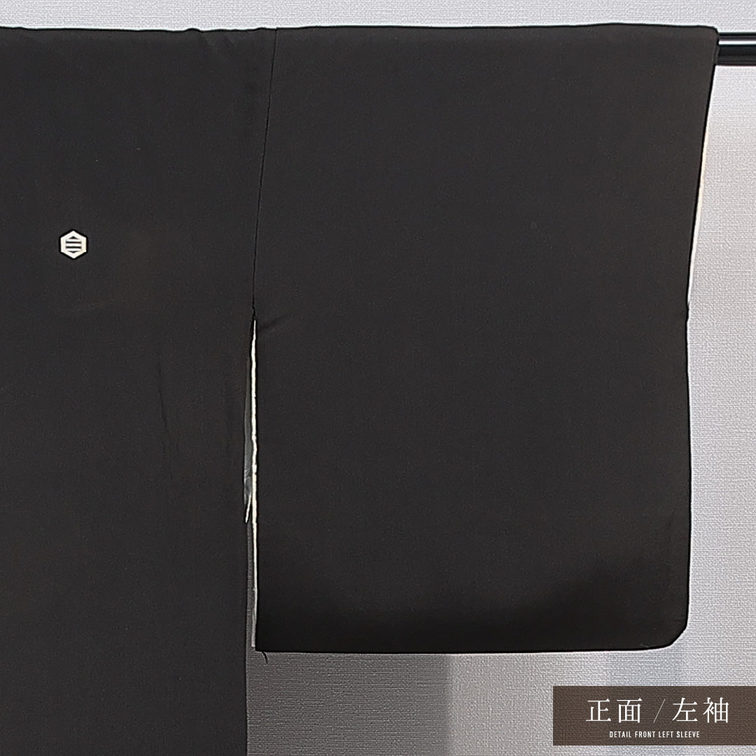黒留袖 袷 身丈157cm 裄丈62cm 正絹 Cランク 五つ紋 (六角に三つ引き) フォーマル 広衿 Mサイズ 刺繍 比翼 波頭 桐 黒系 LP 1213-07011