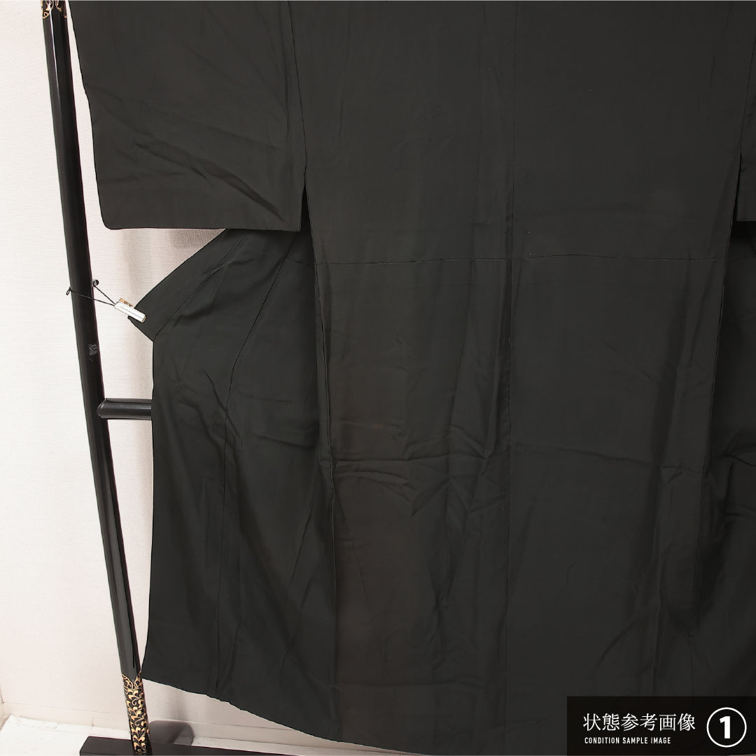 黒紋付 男性用 (羽二重) 袷 身丈143cm 裄丈68cm 正絹 Bランク 五つ紋 (丸に抱き茗荷) フォーマル 棒衿 XSサイズ 羽二重 黒系 RP 1231-17225