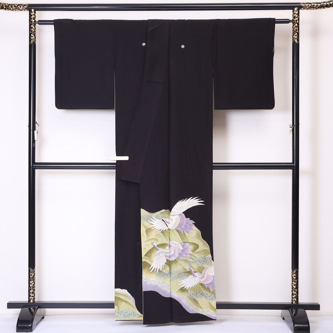 洗える着物 黒留袖 袷 身丈159cm 裄丈64cm ポリエステル Bランク 五つ紋 (五三桐) フォーマル 広衿 Mサイズ 比翼 鶴 山水 黒系 RP 1213-06464