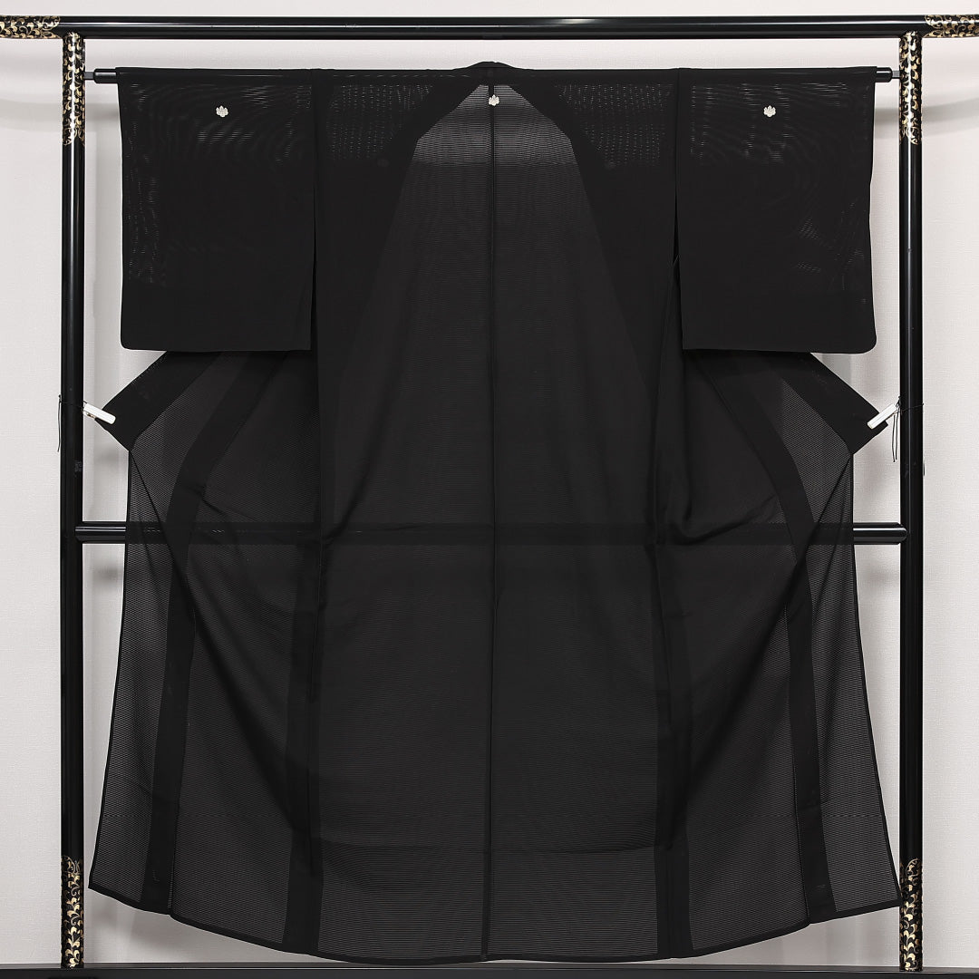 リサイクル・中古 黒紋付】 夏物 絽 身丈154cm 裄丈63cm 正絹 Sランク
