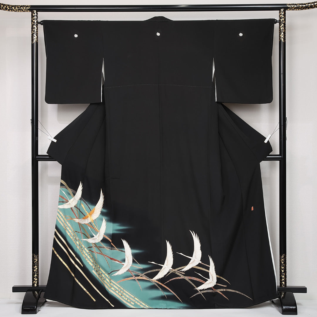黒留袖 袷 身丈167cm 裄丈65cm 正絹 Bランク 五つ紋 (揚羽蝶) フォーマル 広衿 XLサイズ 刺繍 比翼 落款 鶴 黒系 RP 1213-06798