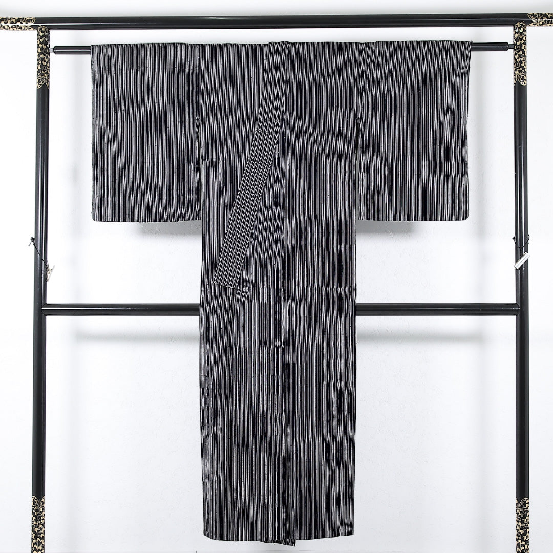 洗える着物 木綿の紬 単衣 身丈143cm 裄丈62cm 木綿 Aランク カジュアル バチ衿 Sサイズ 縞 グレー系 RP 1223-17371