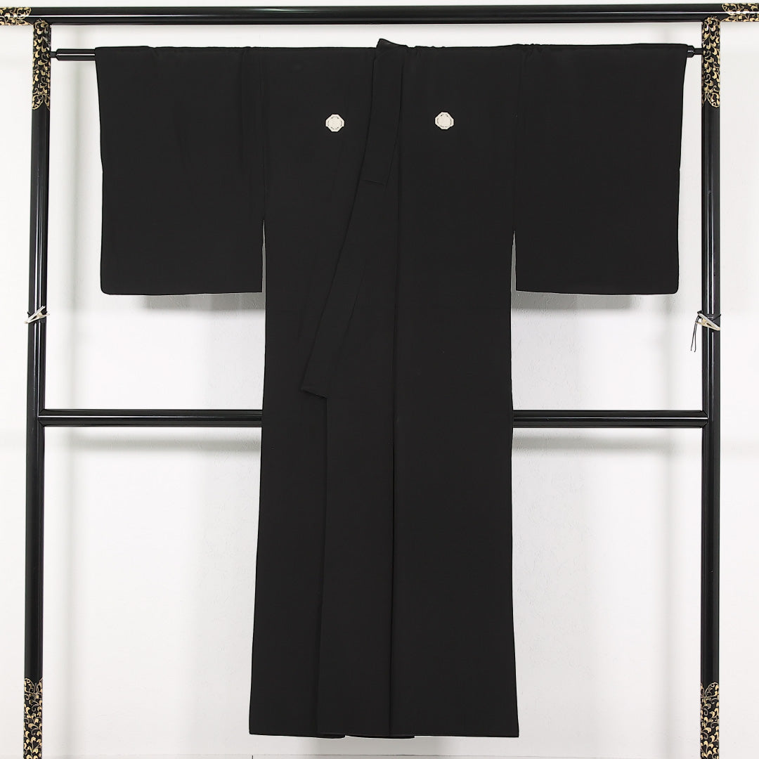 黒紋付 男性用 (羽二重) 袷 身丈145cm 裄丈69cm 正絹 Cランク 五つ紋 (隅切り角に槌) フォーマル 棒衿 Mサイズ 羽二重 黒系 RP 1231-17487
