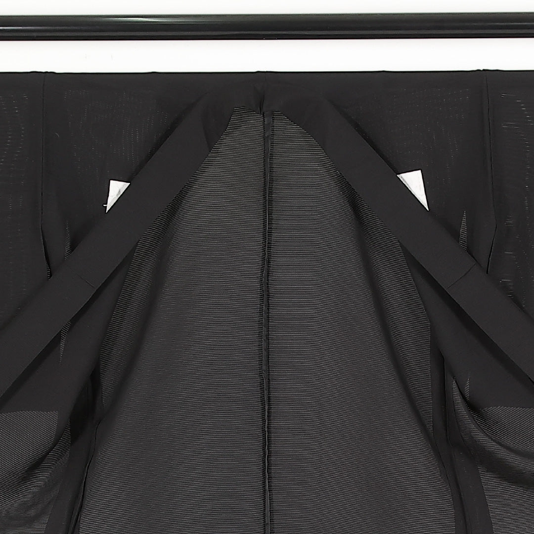 未使用品 夏物 黒紋付 絽 身丈153cm 裄丈34cm 正絹 Sランク 五つ紋 (五三桐) フォーマル 広衿 Sサイズ しつけ糸 黒系 RP 1230-17398