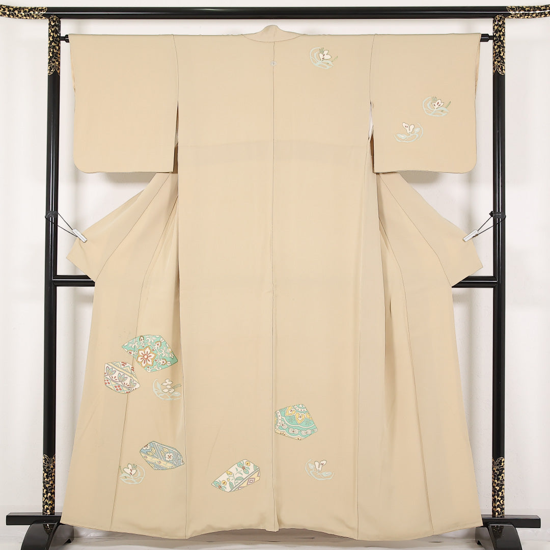 付下げ 単衣 身丈159cm 裄丈64cm 正絹 Bランク 一つ紋 (蔦) セミフォーマル 広衿 Mサイズ 金彩 創作柄 クリーム系 RP 1218-17411