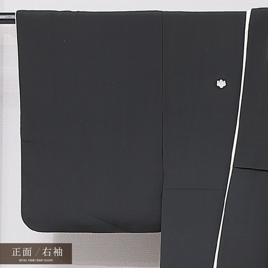 黒留袖 袷 身丈153cm 裄丈61cm 正絹 Bランク 三つ紋 (五三桐) フォーマル 広衿 Sサイズ 金彩 比翼 菊唐草文 梅鉢 黒系 RP 1213-06946