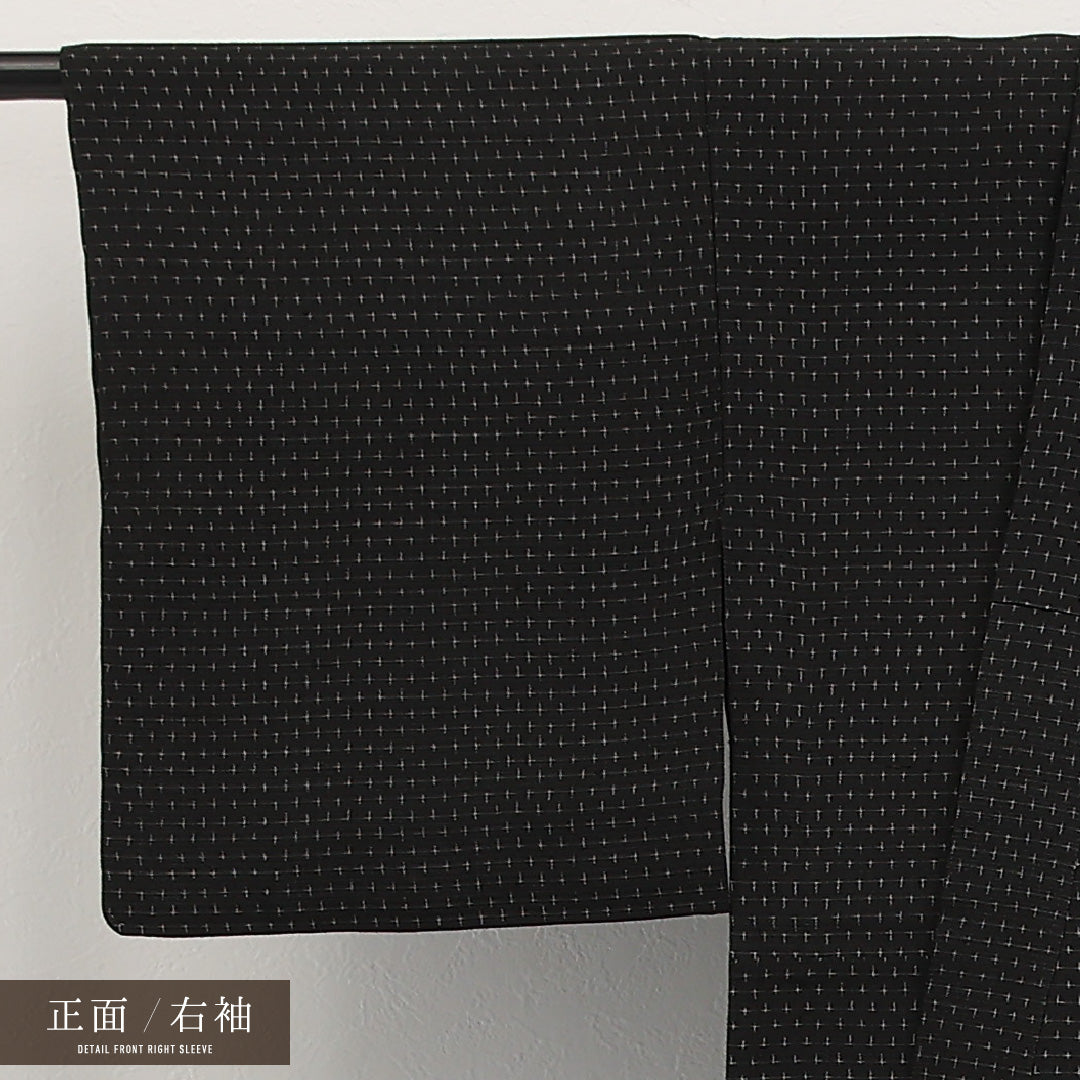 紬 単衣 身丈150cm 裄丈64cm 正絹 Sランク カジュアル バチ衿 Mサイズ 十字絣 黒系 RP 1223-17301