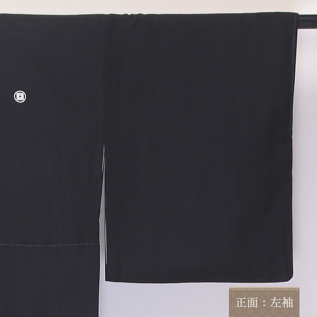 洗える着物 黒留袖 袷 身丈162cm 裄丈65cm ポリエステル Bランク 五つ紋 (丸に三つ入れ子枡) フォーマル 広衿 Lサイズ 金彩 刺繍 鶴 荒磯 黒系 RP 1213-06517