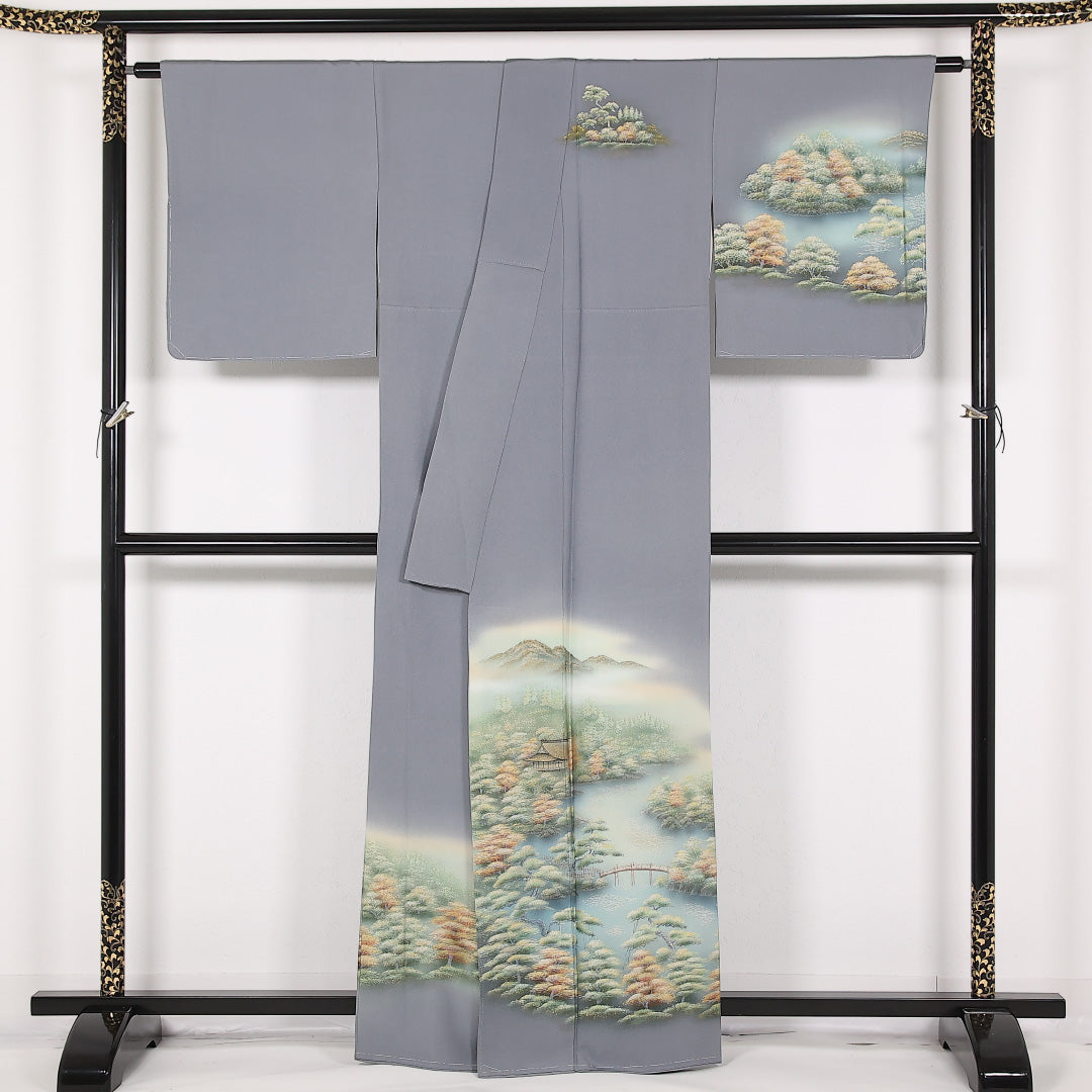 未使用品 訪問着 袷 身丈161cm 裄丈66cm 正絹 Sランク セミフォーマル 広衿 Lサイズ ぼかし染 金彩 しつけ糸 楼閣 山水 グレー系 PO 1217-17529