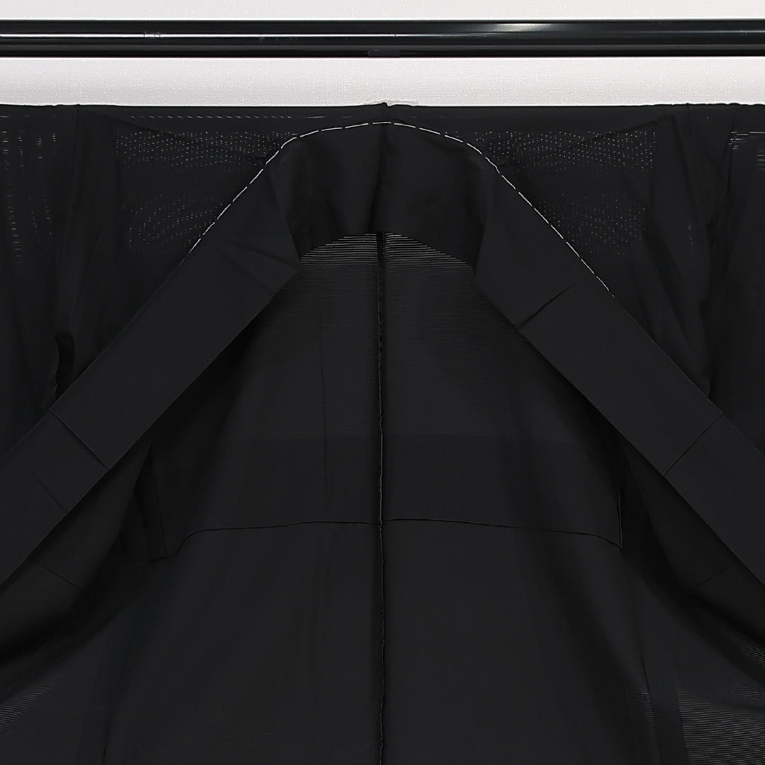 未使用品 夏物 黒紋付 絽 身丈151cm 裄丈63cm 正絹 Nランク 五つ紋 (五三桐) 弔事用 広衿 Sサイズ しつけ糸 黒系 M4 1230-06811