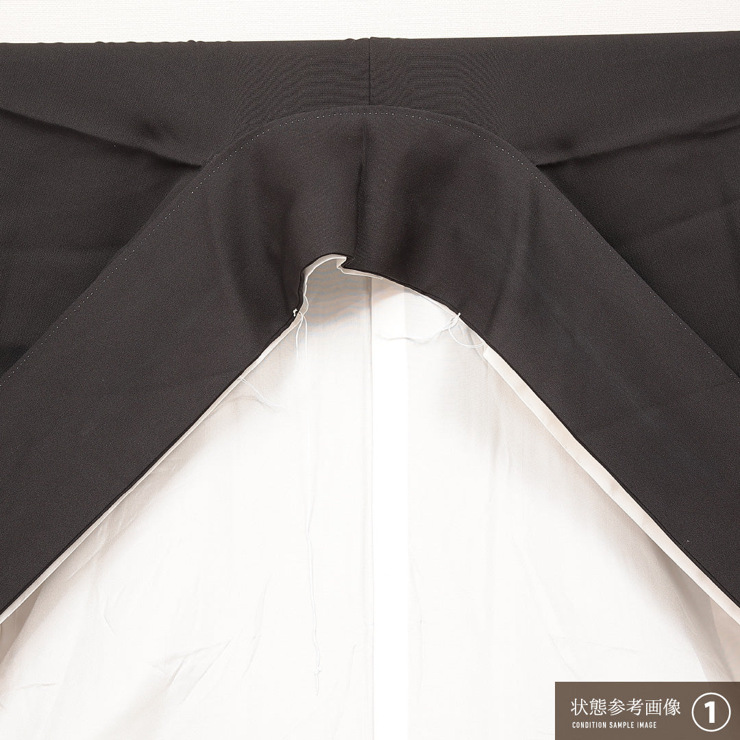 黒留袖 袷 身丈146cm 裄丈60cm 正絹 Sランク 五つ紋 (丸に五三桐) フォーマル 広衿 XSサイズ 金彩 比翼 御所解 黒系 M4 1213-07104