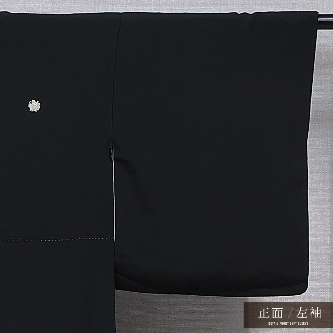 黒留袖 袷 身丈156cm 裄丈61cm 正絹 Sランク 五つ紋 (揚羽蝶) フォーマル 広衿 Mサイズ 刺繍 蘇州刺繍 比翼 落款 鶴 黒系 RP 1213-06997