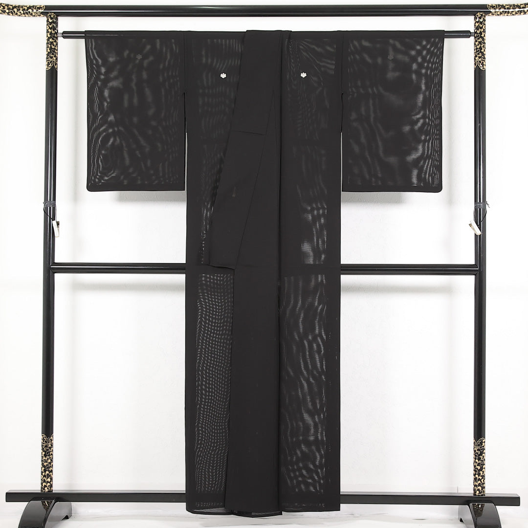 夏物 黒紋付 絽 身丈157cm 裄丈63cm 正絹 Sランク 五つ紋 (五三桐) フォーマル 広衿 Mサイズ 黒系 RP 1230-17396