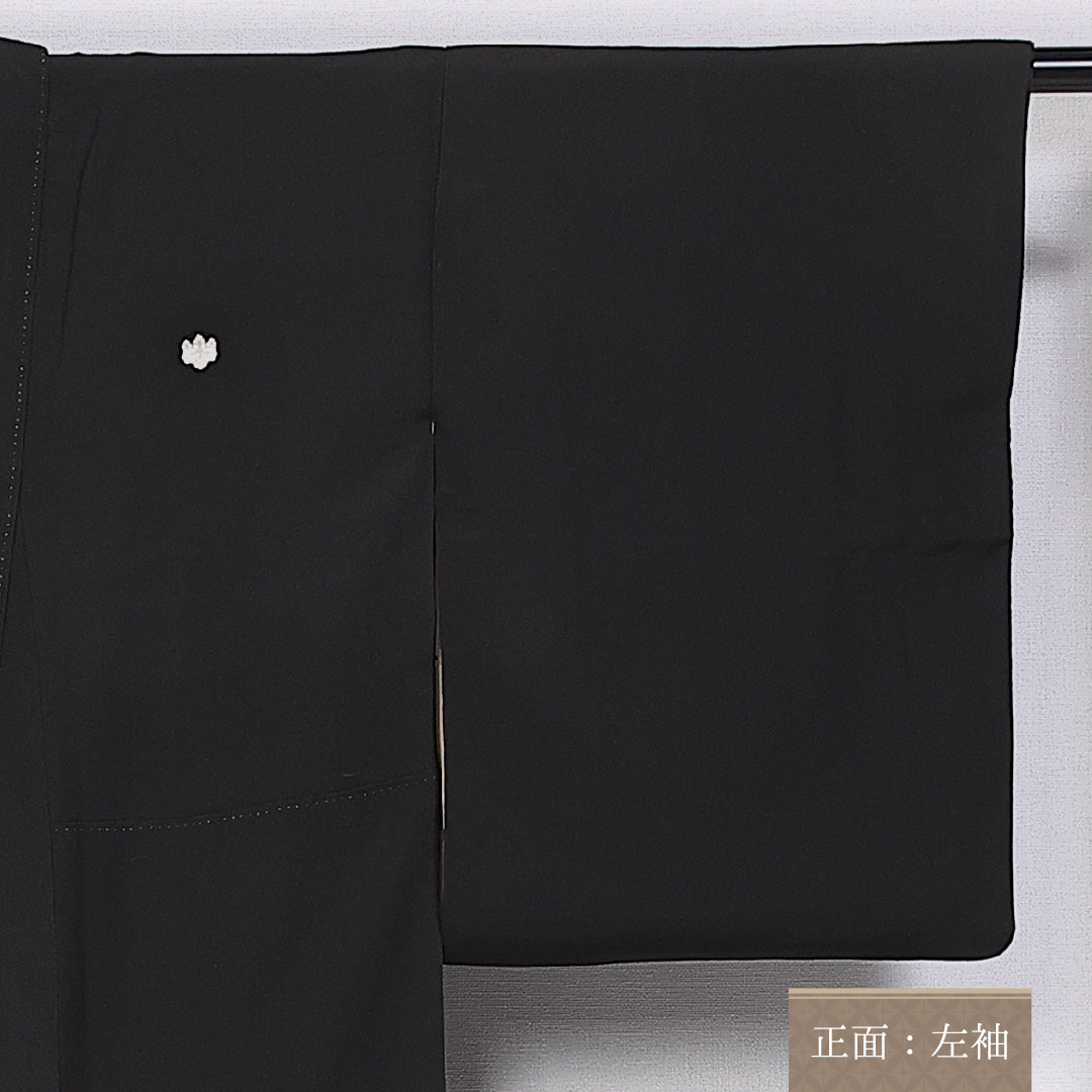 黒留袖 袷 身丈160cm 裄丈62cm 正絹 Bランク 五つ紋 (五三桐) フォーマル 広衿 Lサイズ 刺繍 比翼 格天井 菊 黒系 HP 1213-06583