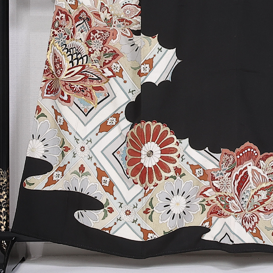 黒留袖 袷 身丈160cm 裄丈62cm 正絹 Bランク 五つ紋 (五三桐) フォーマル 広衿 Lサイズ 刺繍 比翼 格天井 菊 黒系 HP 1213-06583
