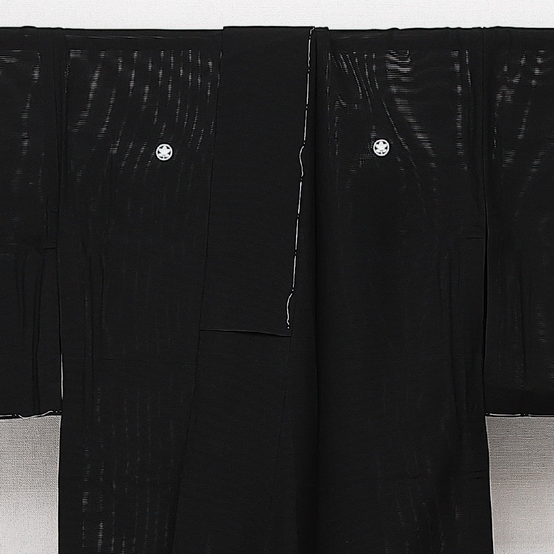 未使用品 夏物 黒紋付 絽 身丈167cm 裄丈64cm 正絹 Nランク 五つ紋 (丸に橘) 弔事用 広衿 XLサイズ しつけ糸 黒系 M4 1230-06888