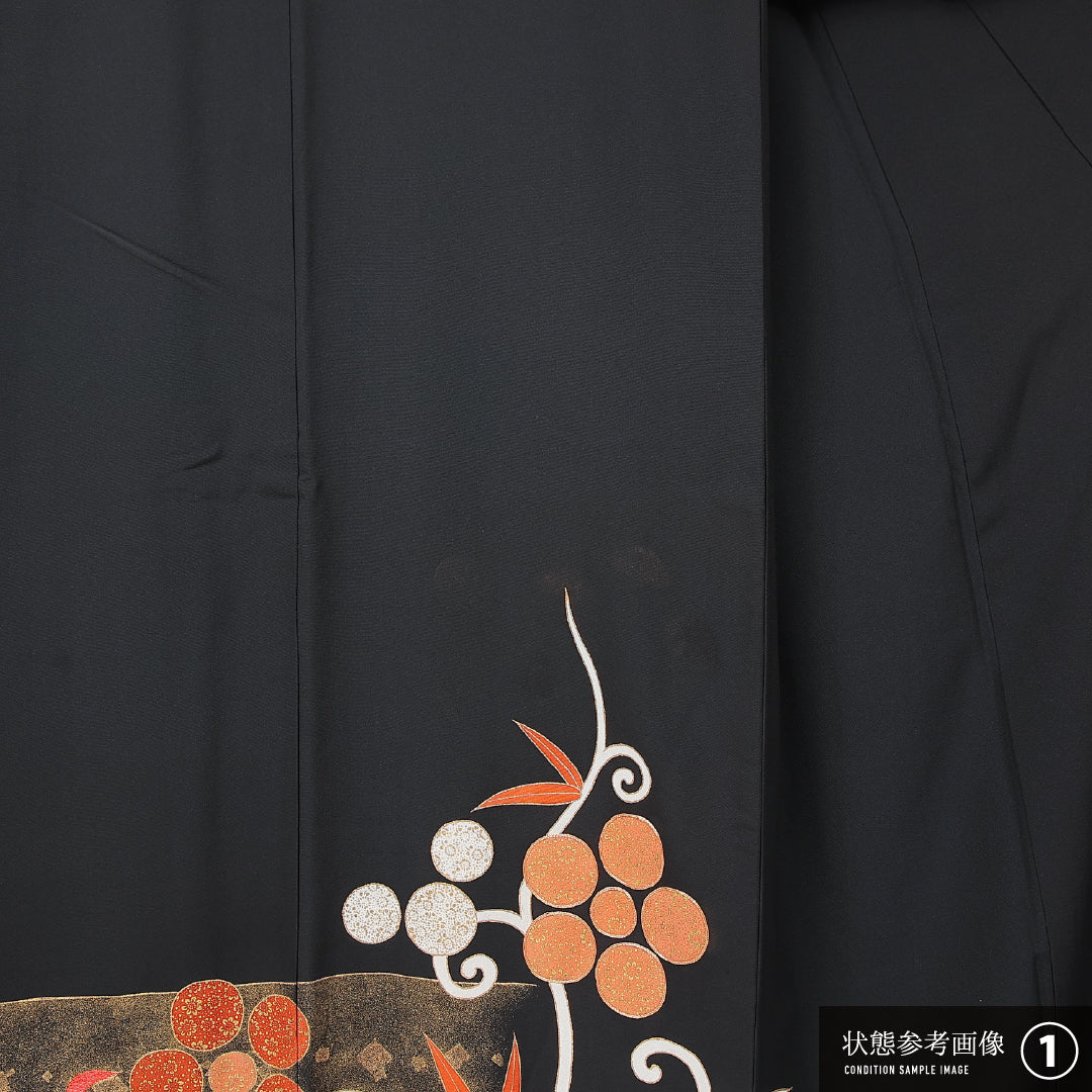 黒留袖 袷 身丈153cm 裄丈61cm 正絹 Bランク 三つ紋 (五三桐) フォーマル 広衿 Sサイズ 金彩 比翼 菊唐草文 梅鉢 黒系 RP 1213-06946