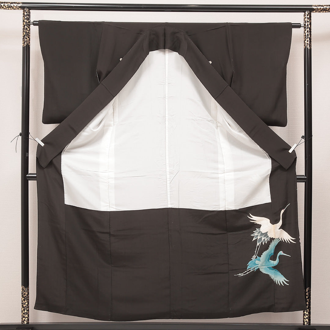 アンティーク 黒留袖 袷 身丈156cm 裄丈62cm 正絹 Aランク 五つ紋 (蔦) 広衿 Mサイズ 刺繍 鶴 黒系 RP 1213-07105