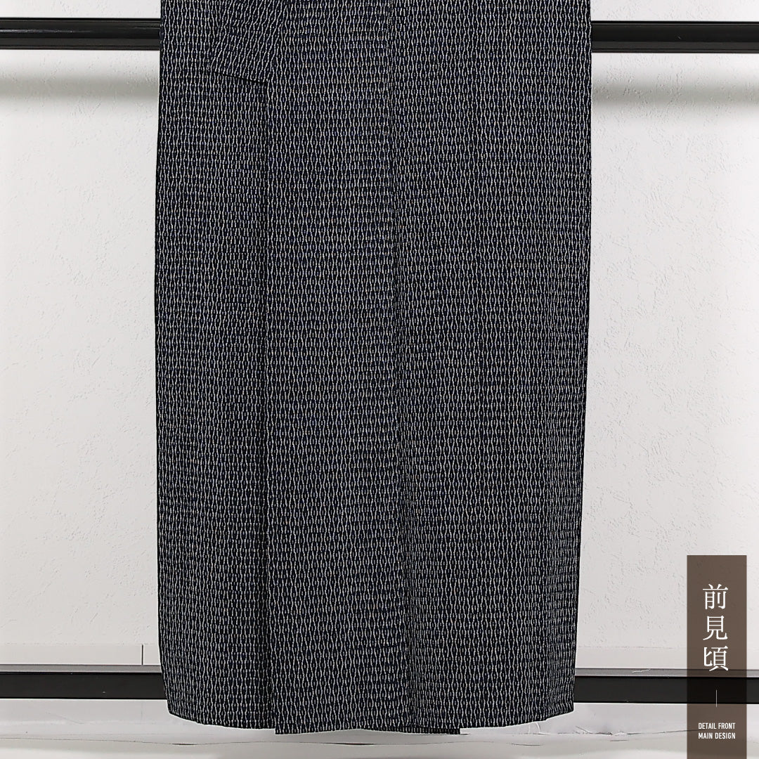 洗える着物 木綿の紬 単衣 身丈156cm 裄丈65cm 木綿 Aランク カジュアル バチ衿 XSサイズ 居敷当て よろけ縞 黒系 RP 1223-17406