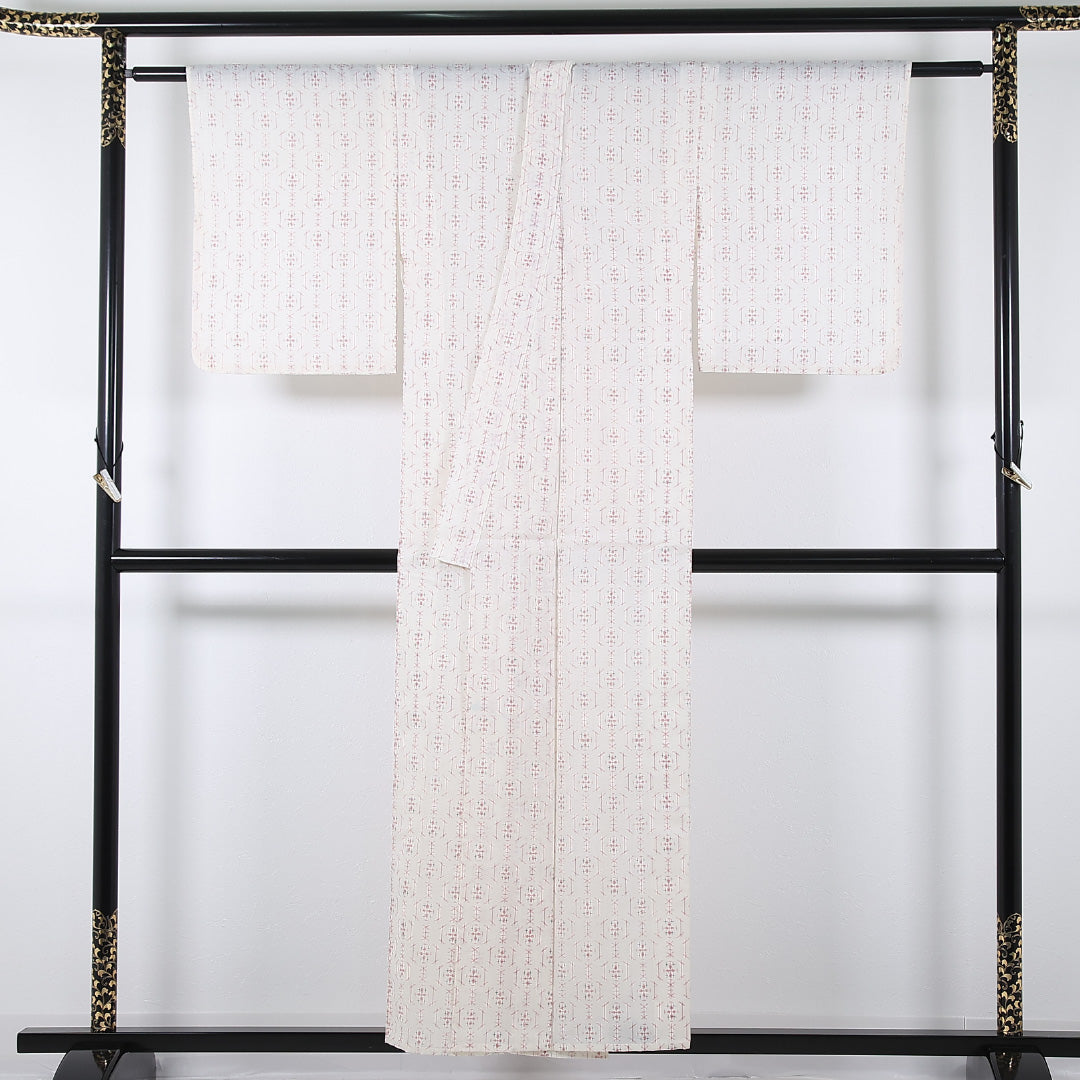 夏物 洗える着物 麻の紬 身丈153cm 裄丈62cm 麻 Cランク カジュアル バチ衿 XSサイズ 亀甲絣 クリーム系 RP 1223-17375