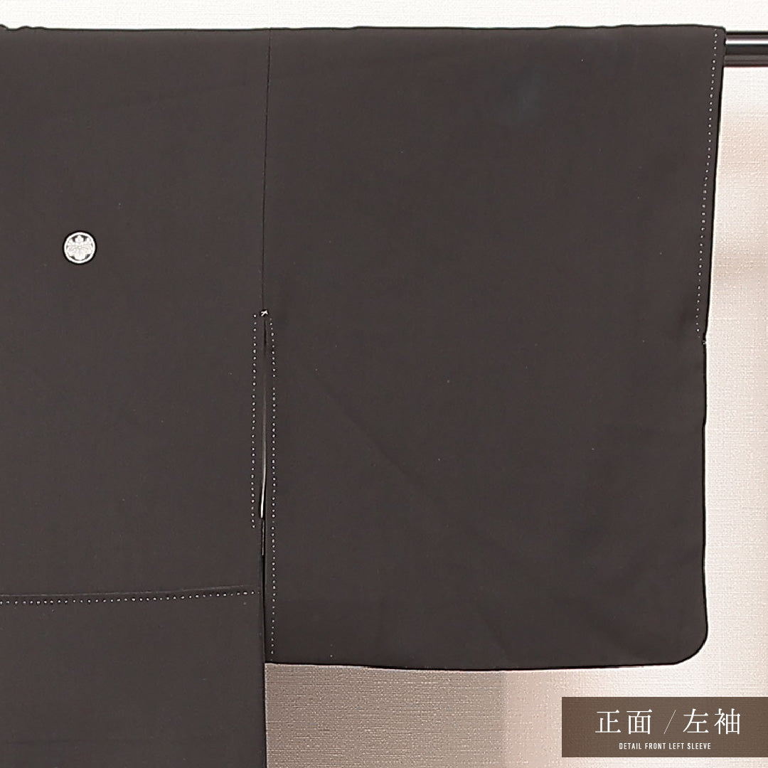 黒留袖 袷 身丈146cm 裄丈60cm 正絹 Sランク 五つ紋 (丸に五三桐) フォーマル 広衿 XSサイズ 金彩 比翼 御所解 黒系 M4 1213-07104