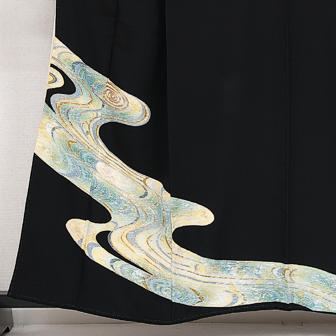 黒留袖 袷 身丈155cm 裄丈61cm 正絹 Aランク 五つ紋 (蔦) フォーマル バチ衿 Mサイズ 刺繍 流水 黒系 RP 1213-06874