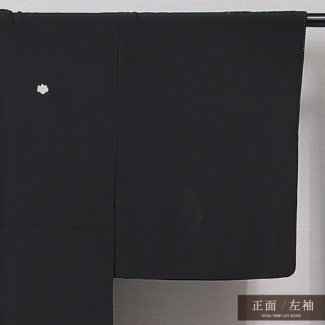 黒留袖 袷 身丈157cm 裄丈65cm 正絹 Cランク 五つ紋 (五三桐) フォーマル 広衿 Mサイズ 金駒刺繍 比翼 落款 鶴 松 黒系 LP 1213-07005