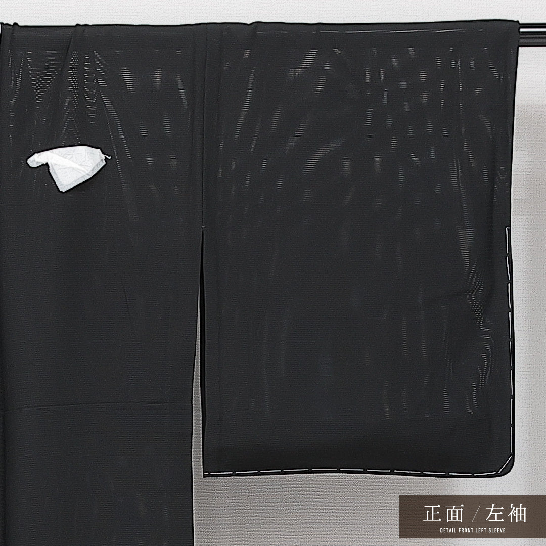 未使用品 夏物 黒紋付 絽 身丈167cm 裄丈67cm 正絹 Nランク 五つ紋 (違い矢) 弔事用 広衿 XLサイズ しつけ糸 黒系 M4 1230-06886
