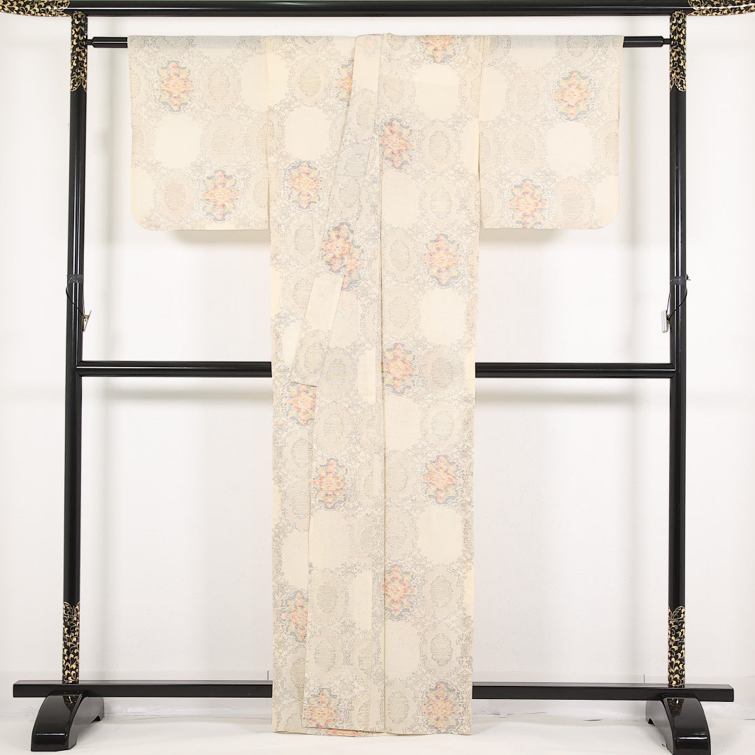 夏物 洗える着物 小紋 身丈162cm 裄丈63cm ポリエステル Aランク インフォーマル バチ衿 XSサイズ ペルシャ文様 クリーム系 RP 1221-17404