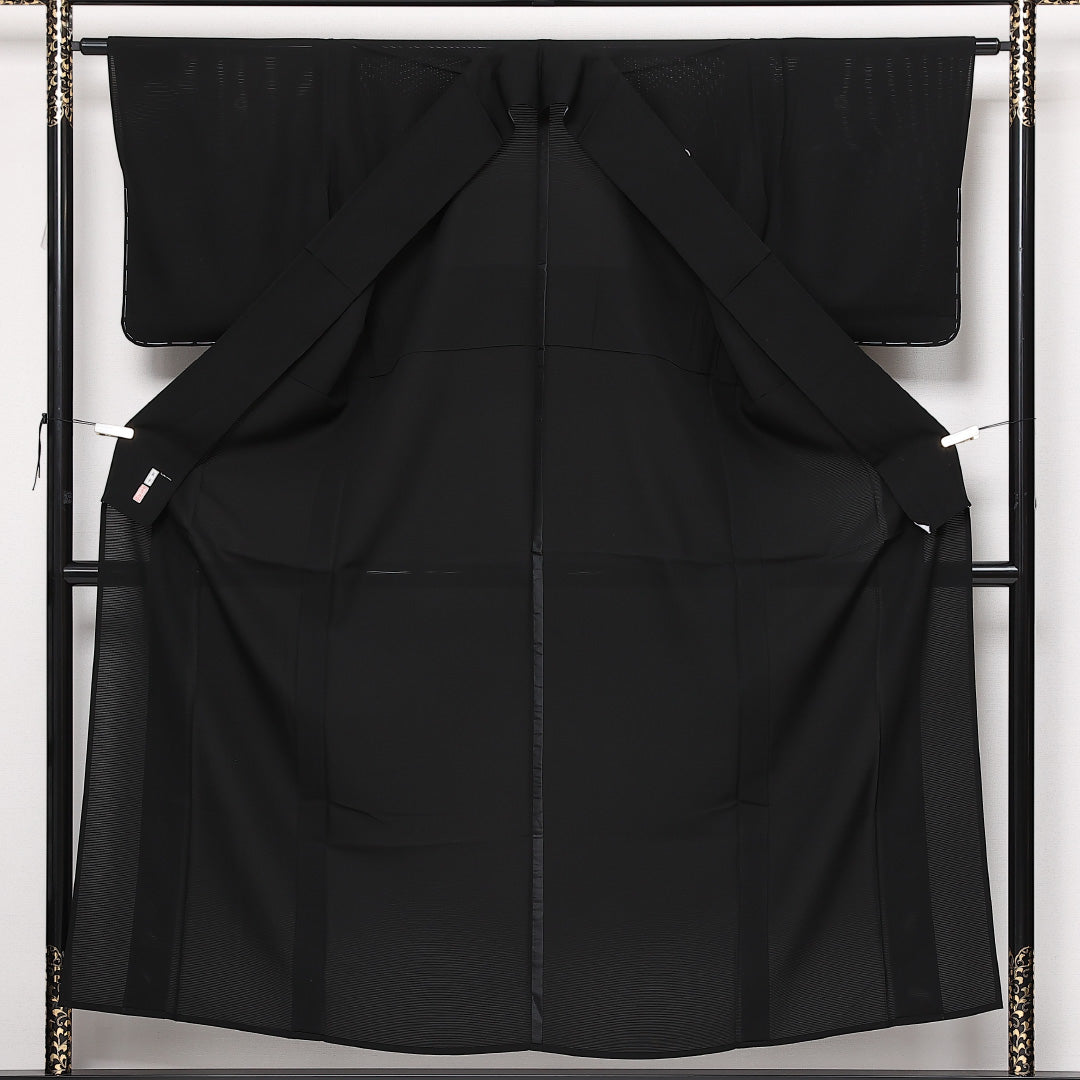 未使用品 夏物 黒紋付 絽 身丈154cm 裄丈62cm 正絹 Nランク 五つ紋 (丸に亀甲) 弔事用 広衿 Sサイズ しつけ糸 黒系 M4 1230-06854
