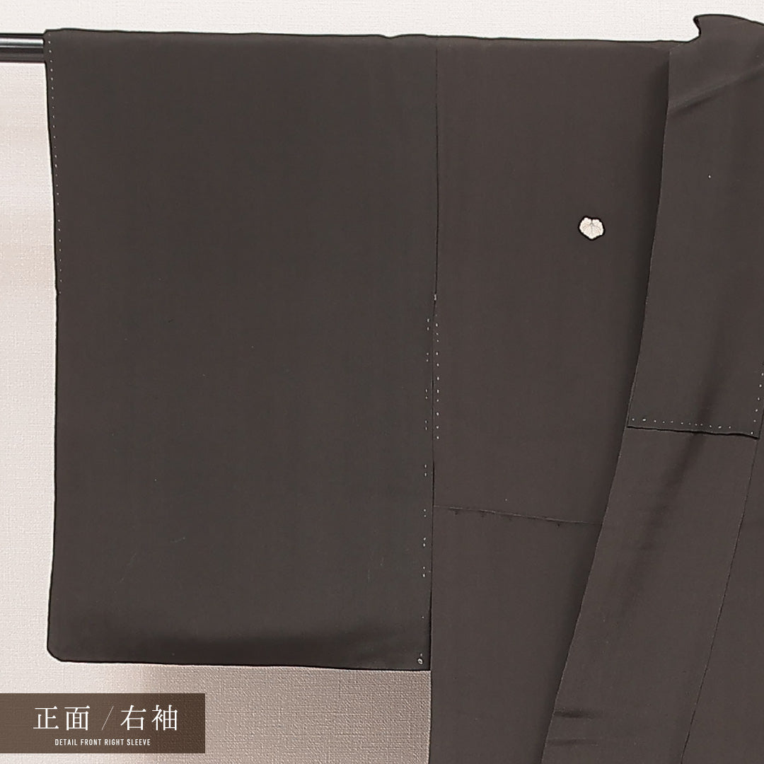 アンティーク 黒留袖 袷 身丈156cm 裄丈62cm 正絹 Aランク 五つ紋 (蔦) 広衿 Mサイズ 刺繍 鶴 黒系 RP 1213-07105