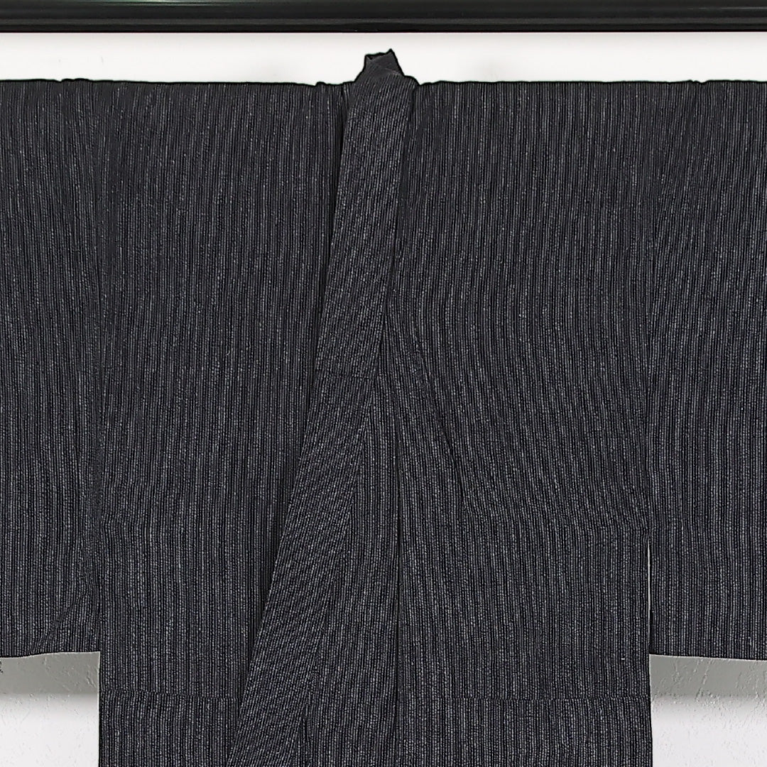 夏物 洗える着物 木綿の男着物 (紬) 身丈142cm 裄丈65cm 木綿 Aランク カジュアル 棒衿 XLサイズ 居敷当て 無地 黒系 RP 1224-17407