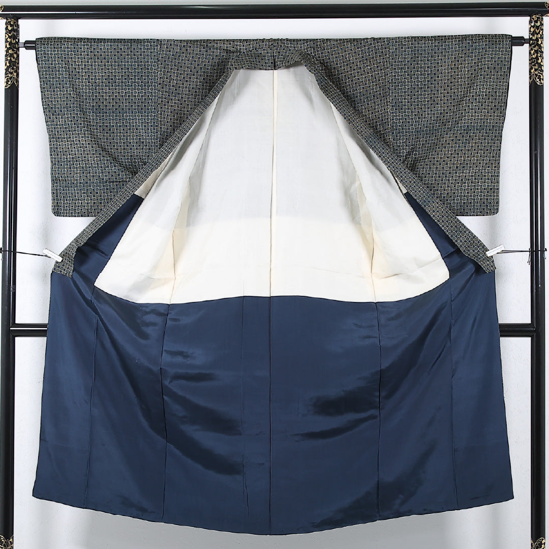 男着物 (紬) 袷 身丈137cm 裄丈63cm 正絹 Sランク インフォーマル 棒衿 Sサイズ 後染め 丸文 茶系 RP 1224-17365