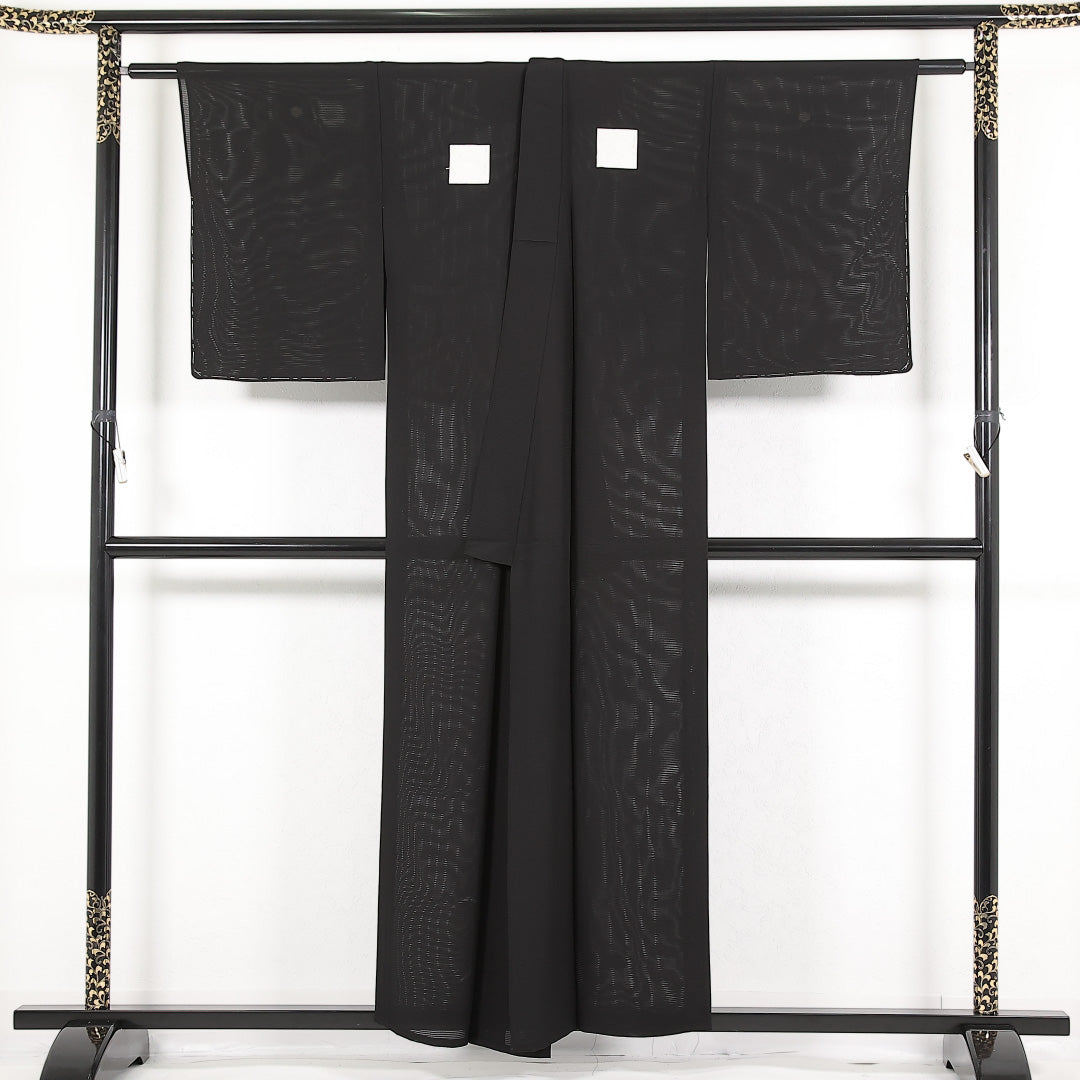 未使用品 夏物 黒紋付 絽 身丈153cm 裄丈34cm 正絹 Sランク 五つ紋 (五三桐) フォーマル 広衿 Sサイズ しつけ糸 黒系 RP 1230-17398