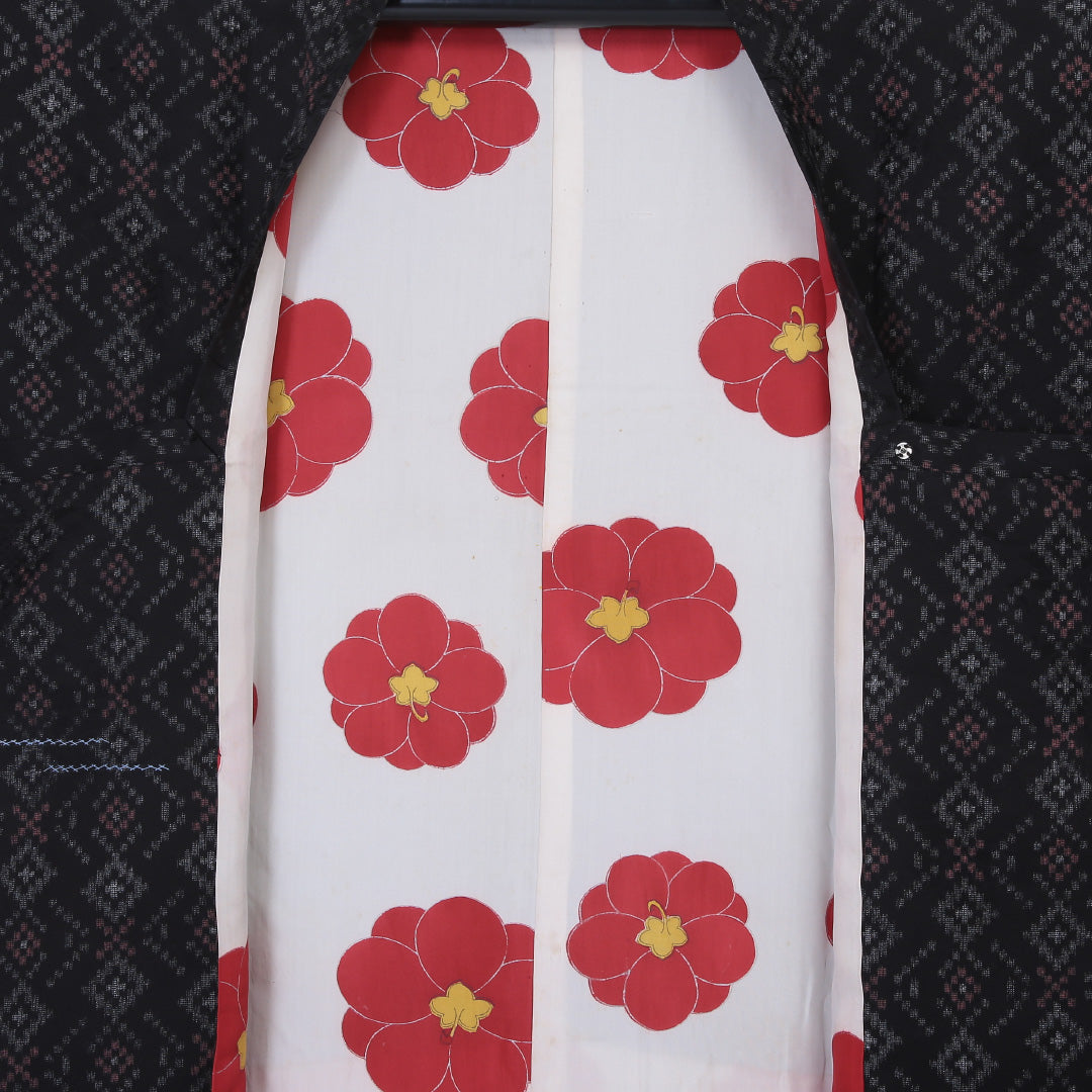 羽織 身丈77cm 裄丈62.5cm S 正絹 レトロ 亀甲 紬 黒系 Aランク 1217-00650