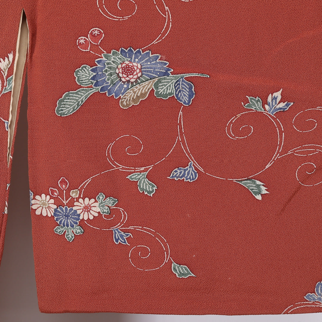 小紋 袷 身丈154cm 裄丈63cm 正絹 Bランク Sサイズ 広衿 インフォーマル ちりめん 唐菊 牡丹 朱系 1215-01894