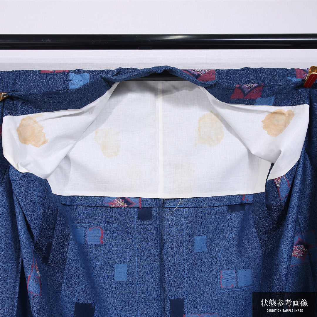 洗える着物 ウールの紬 単衣 身丈158cm 裄丈64cm ウール Cランク カジュアル バチ衿 Mサイズ 居敷当て 肩当て 創作柄 青系 HP 1223-11785