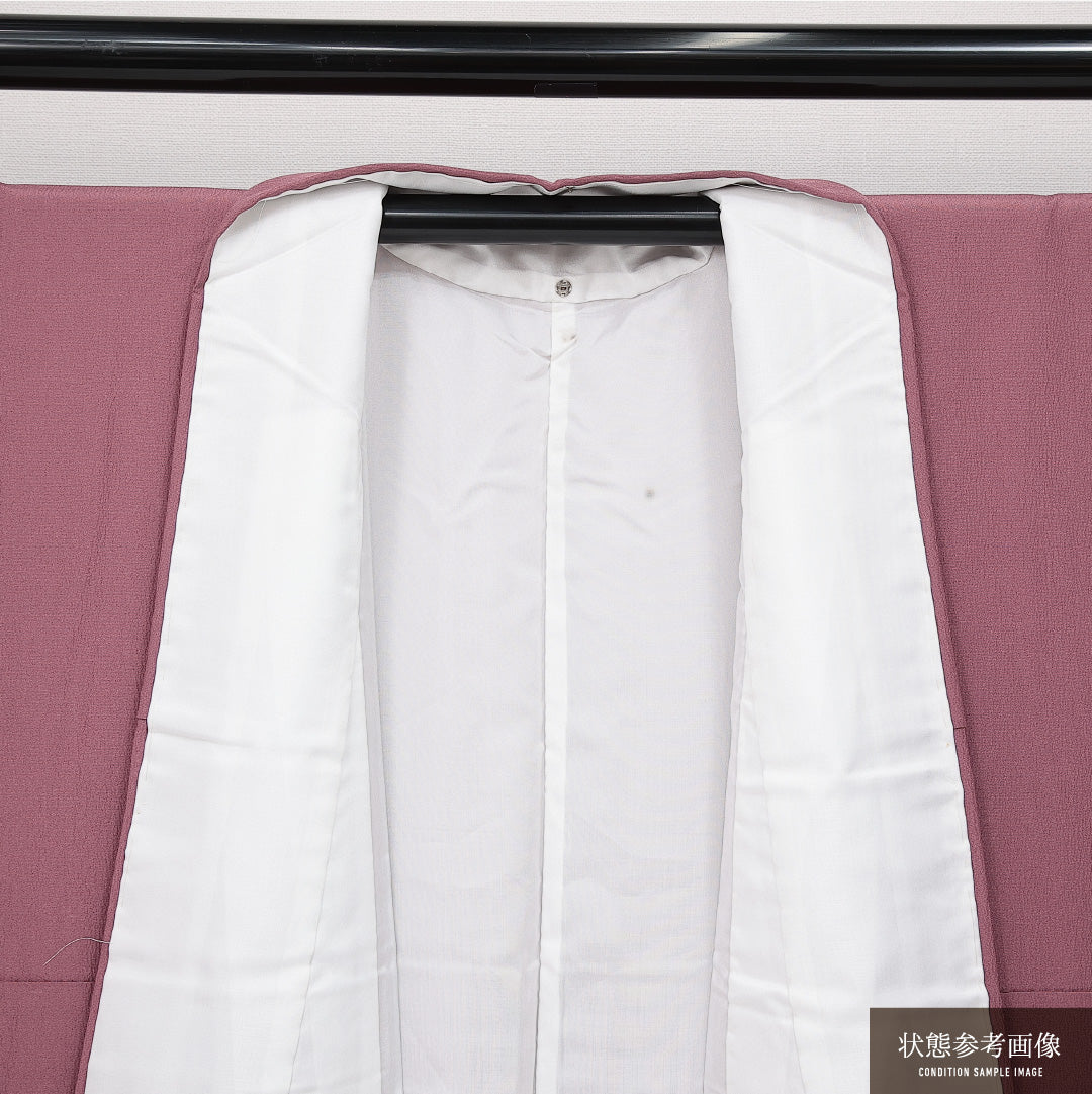 未使用品 色無地 袷 身丈154cm 裄丈62cm 正絹 Sランク 一つ紋 (丸に四つ剣片喰) セミフォーマル 広衿 Sサイズ ふくれ織 しつけ糸 ピンク系 RP 1219-14224