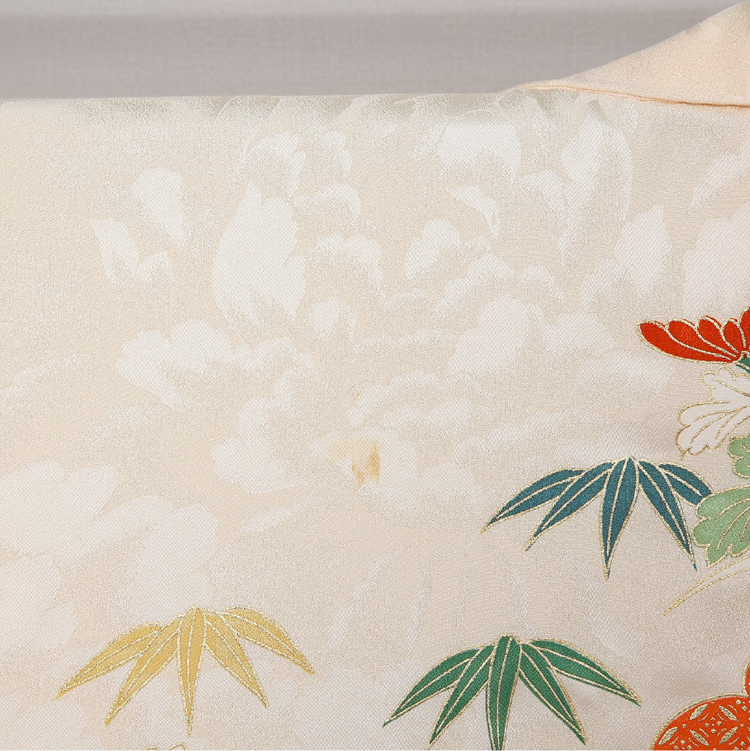 振袖 身丈159cm 裄丈64.5cm Bランク 袷 正絹 L 広衿 刺繍 金駒刺繍 御所解 吉祥文様 古典柄 菊 桜 梅 花柄 金襴 クリーム系 1213-F0436