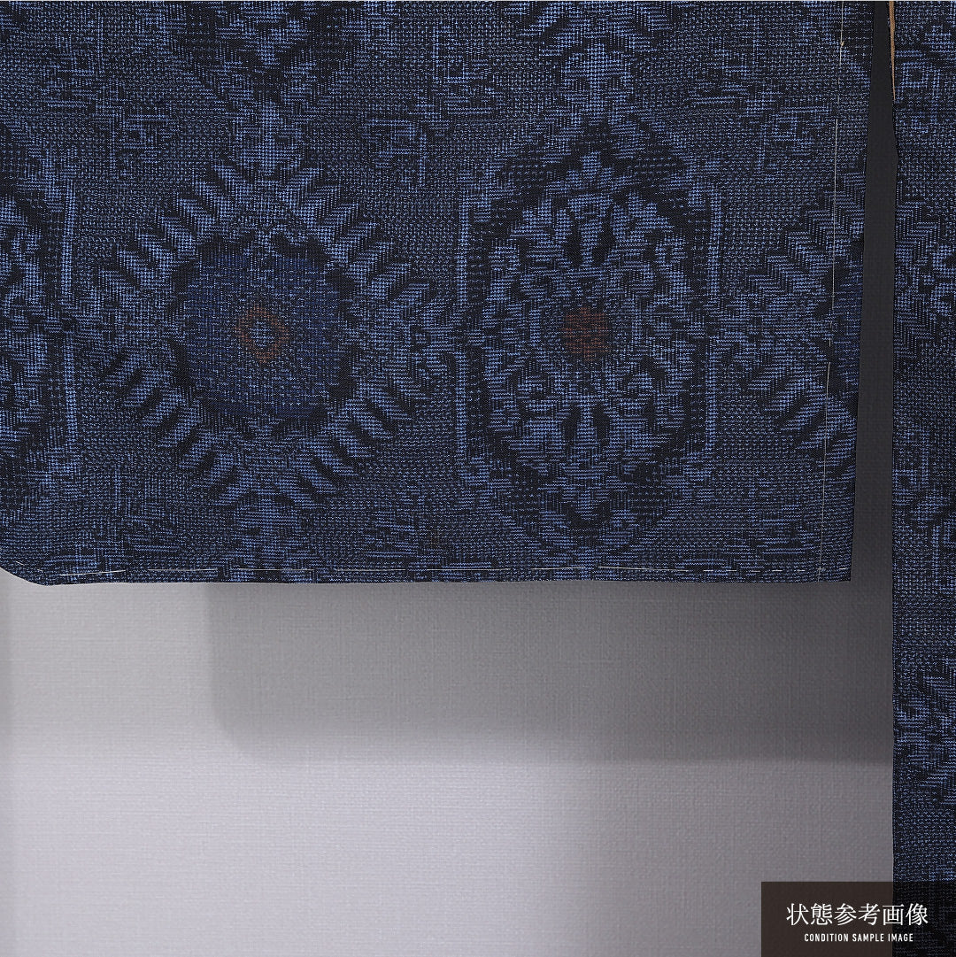 大島紬 袷 身丈161cm 裄丈63cm 正絹 Cランク インフォーマル 広衿 Lサイズ アラベスク文様 紺系 LP 1223-11369