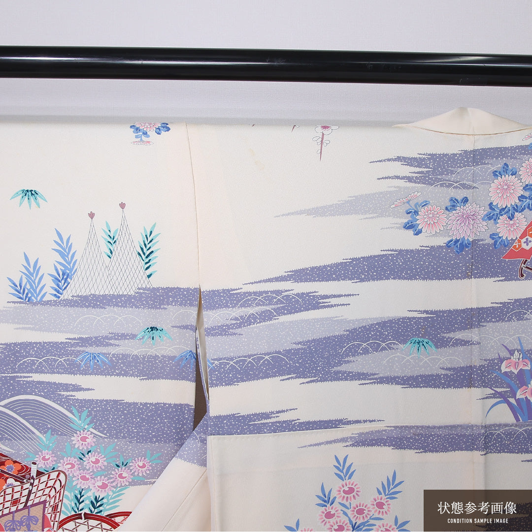 振袖 身丈160cm 裄丈67.5cm Cランク 袷 正絹 S 広衿 御所車 古典柄 菊 牡丹 友禅 菖蒲 白系 1213-F0446