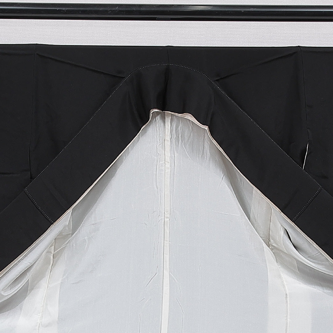 黒留袖 袷 身丈157cm 裄丈62cm 五つ紋 剣片喰 フォーマル Aランク Mサイズ 正絹 比翼仕立て 広衿 鶴 松竹梅 金駒刺繍 1211-F0743