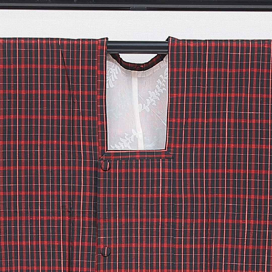 道行コート(紬) 袷 身丈135cm 裄丈66cm 正絹 Aランク Mサイズ セミフォーマル ポケットあり 格子 抽象柄 赤系 1263-16819