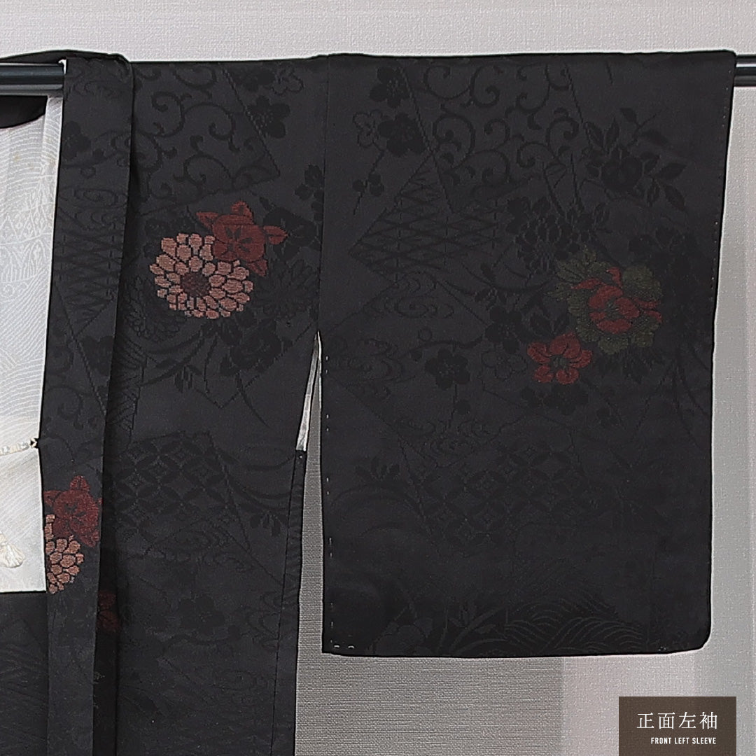 羽織 袷 身丈77cm 裄丈62cm 正絹 Aランク Sサイズ 一つ紋(三つ柏) セミフォーマル 紐あり 牡丹 黒系 1217-15118