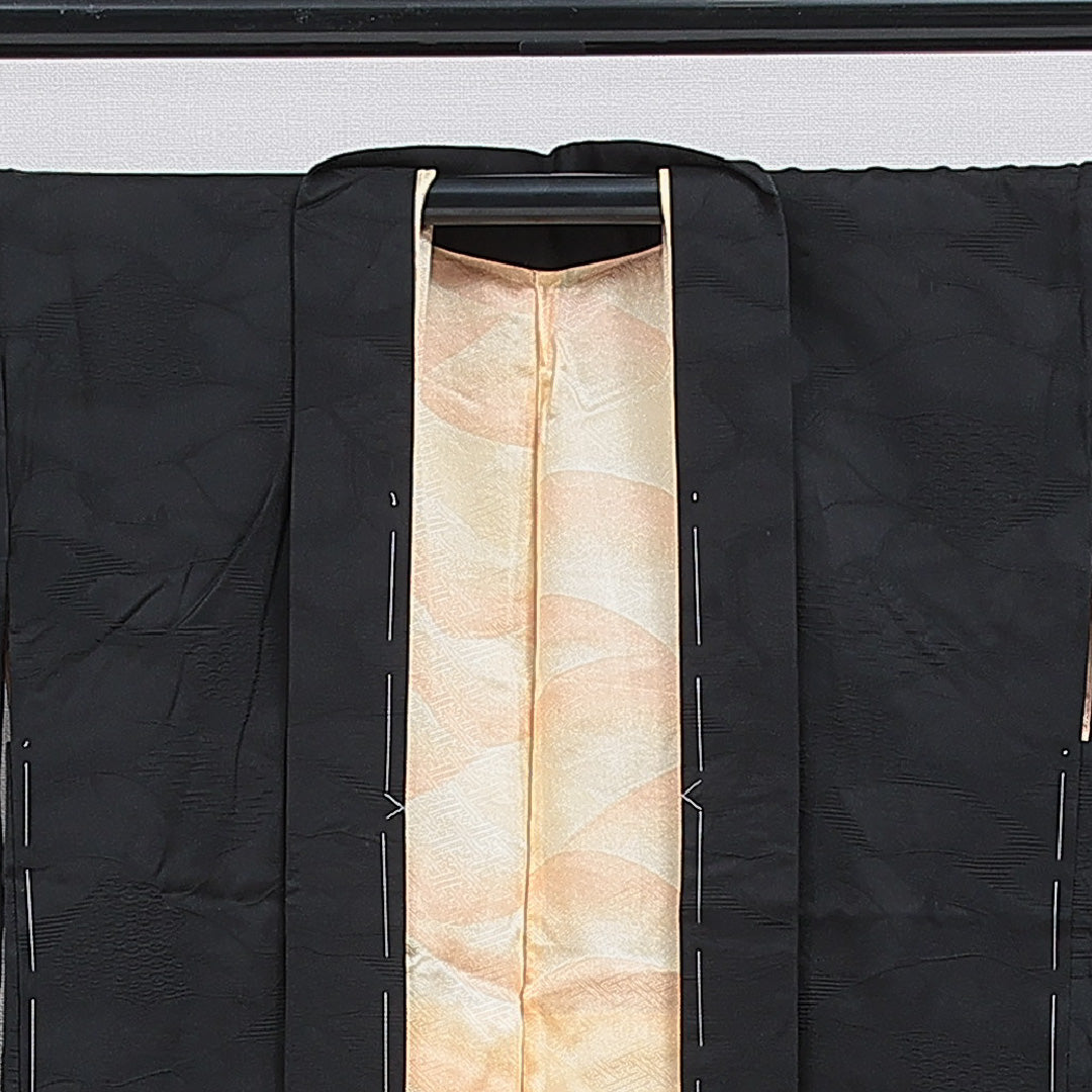 黒羽織 袷 身丈82cm 裄丈65cm 正絹 Aランク 一つ紋 (中陰五三桐) 紋意匠 (吉祥文様) セミフォーマル Mサイズ 織り出し 黒系 RP 1233-16144