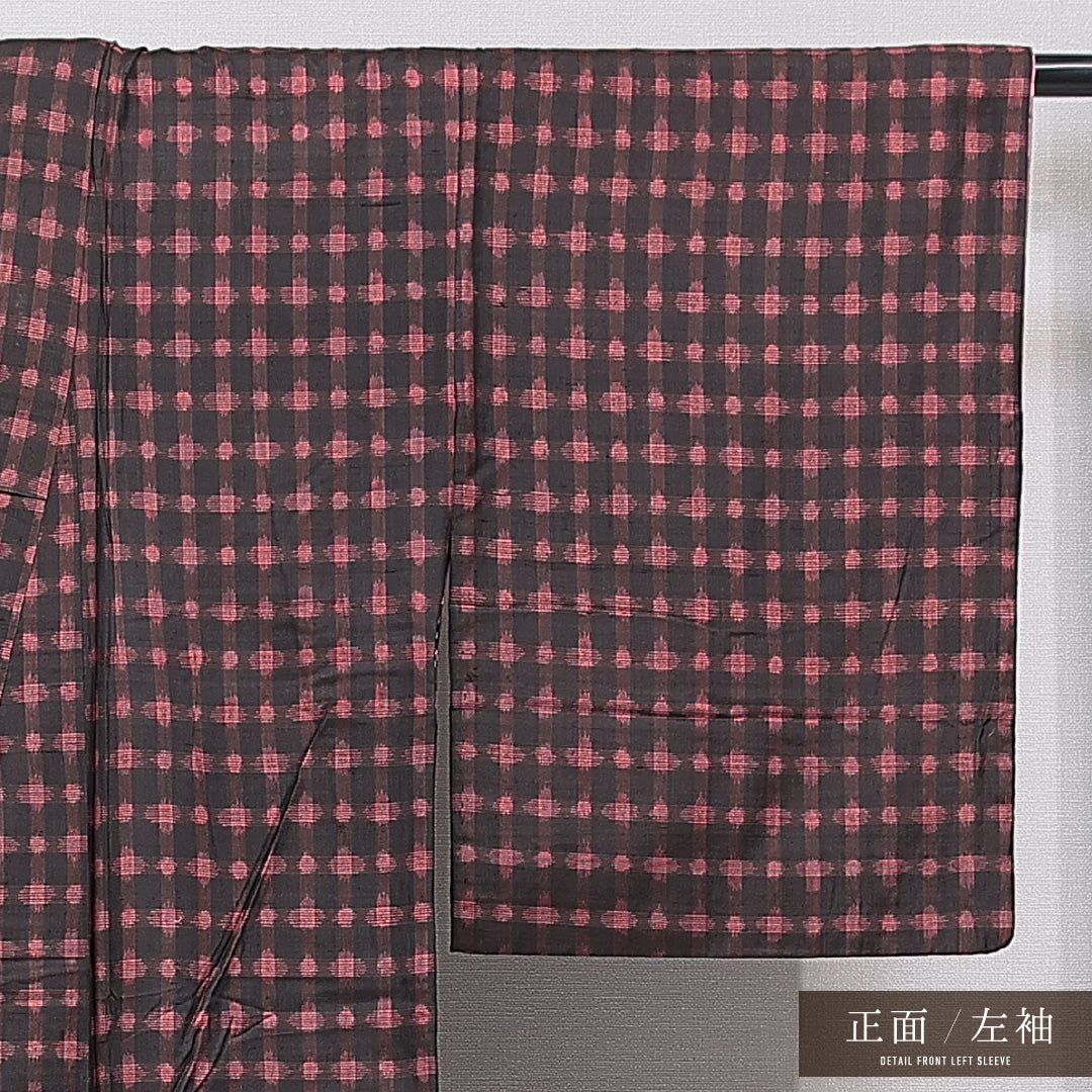 アンティーク 紬 袷 身丈151cm 裄丈62cm 正絹 Cランク Sサイズ バチ衿 格子 黒系 ピンク系 1216-15599