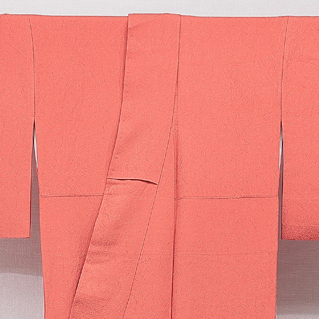 色無地 袷 身丈159cm 裄丈65cm 正絹 Sランク Mサイズ 広衿 一つ紋(丸に桔梗) セミフォーマル 紋意匠 創作柄 織り出し 赤系 朱系 1214-15653