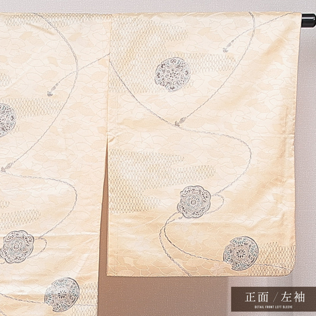 小紋 洗える着物 袷 身丈157cm 裄丈66cm ポリエステル Sランク Mサイズ 広衿 インフォーマル 鏡裏文 桜 クリーム系 1215-15792